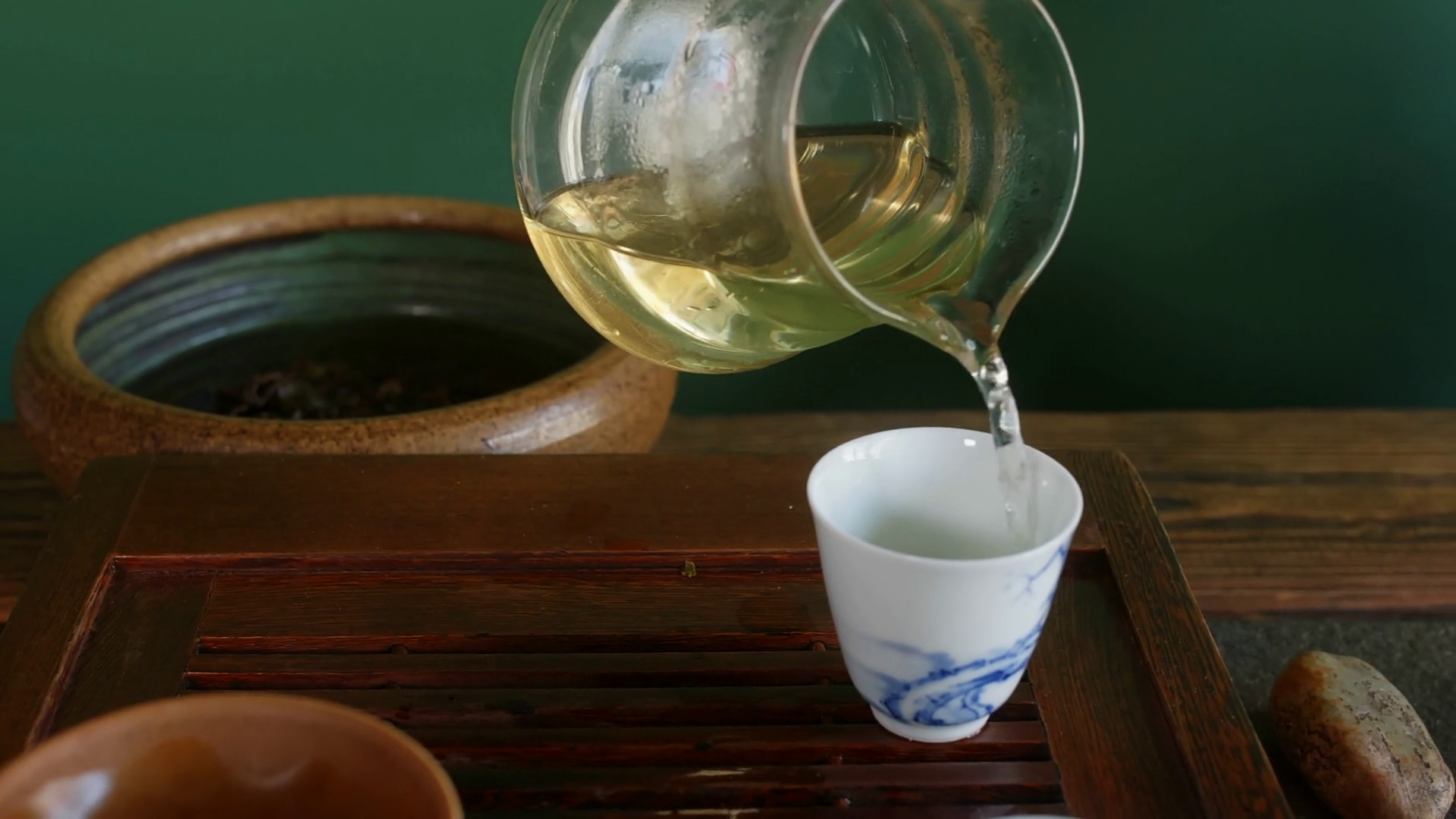 Tea Master Pouring Fresh Green Tieguanyin Stock Footage SBV-347621357 ...