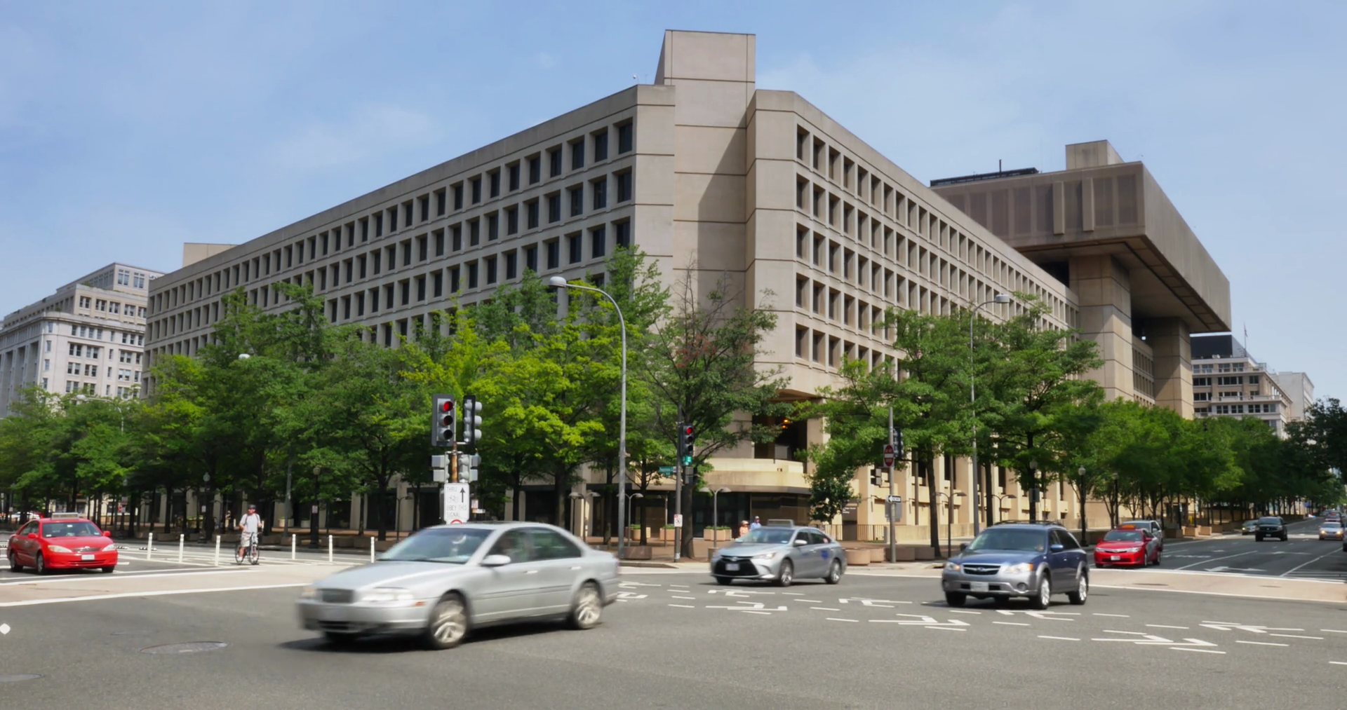 A Daytime Establishing Shot Of Fbi Building Stock Footage SBV-301572299 ...