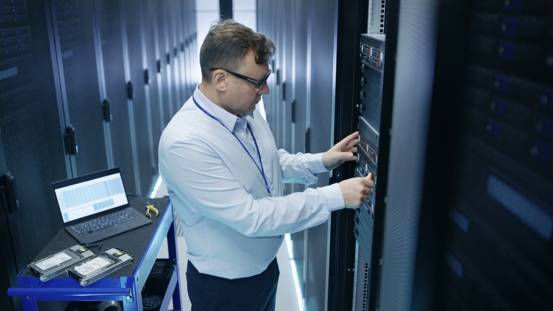 It Engineer Taking Hard Drives Off Crash Stock Footage SBV-352250368 ...