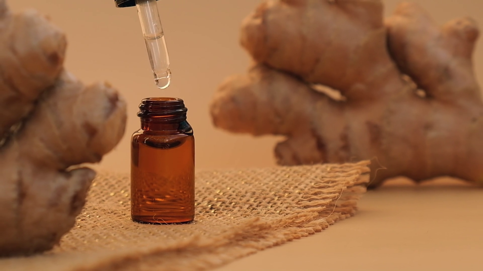 Glass Pipette Of Essential Ginger Oil Stock Footage SBV-348402326 ...