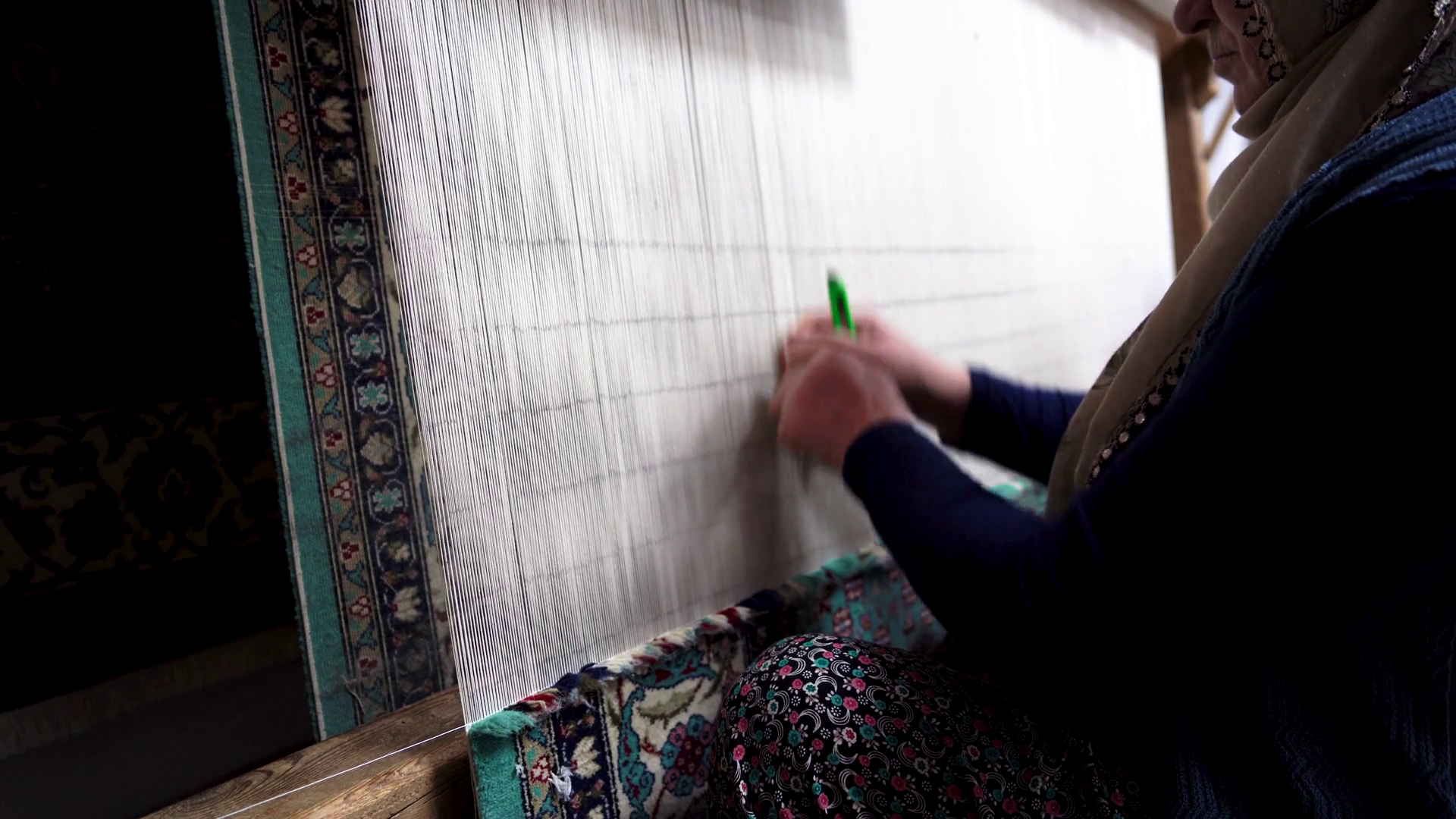 Traditional Woman Weaving Turkish Carpet Stock Footage SBV-334024226 ...