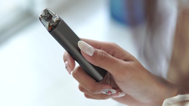 elfbar elfa master akku 6,600+ Vaping Stock Videos and Royalty-Free Footage - iStock