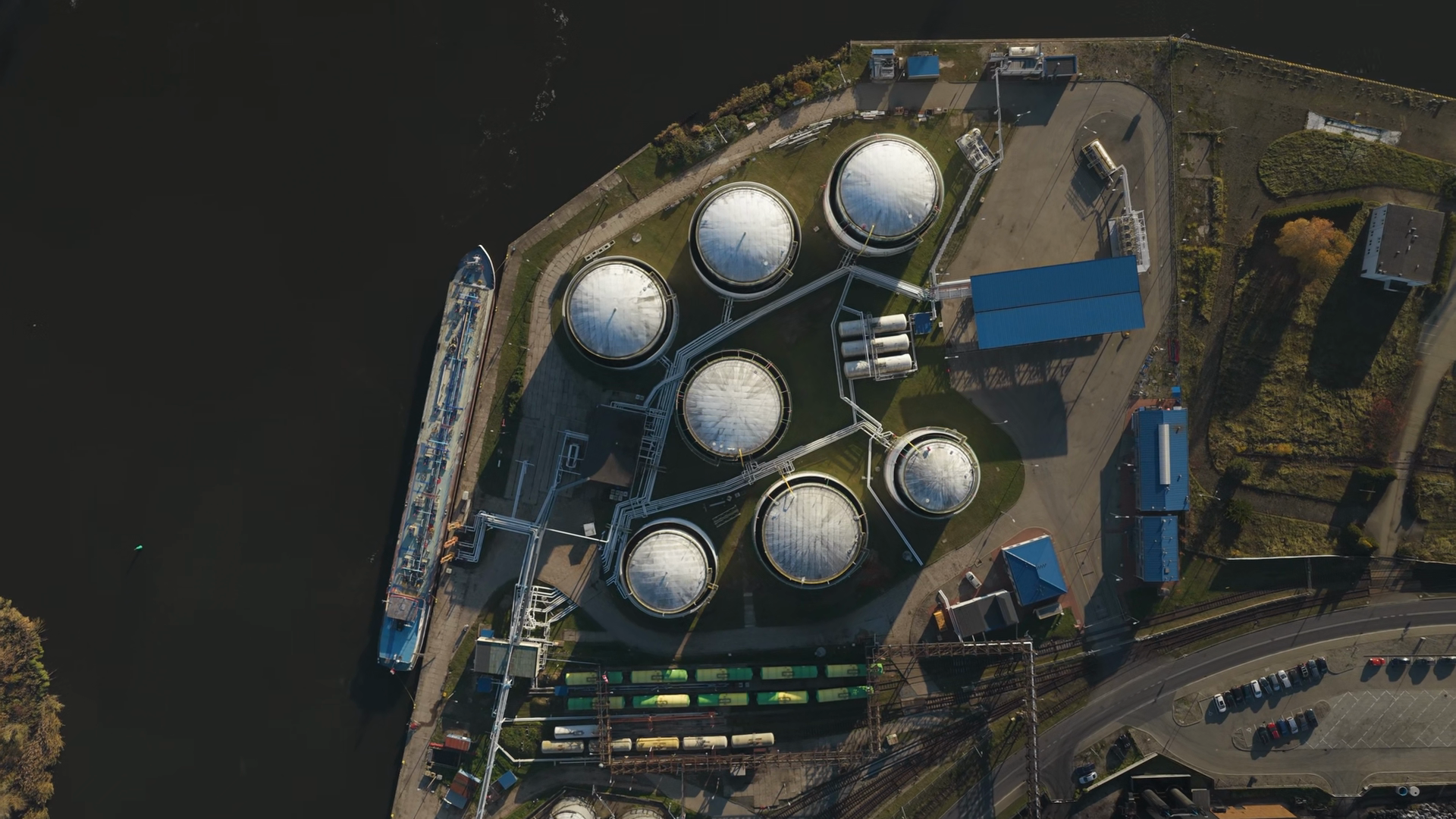 Crude Oil Storage Terminal Showcasing Stock Footage SBV-354264514 ...