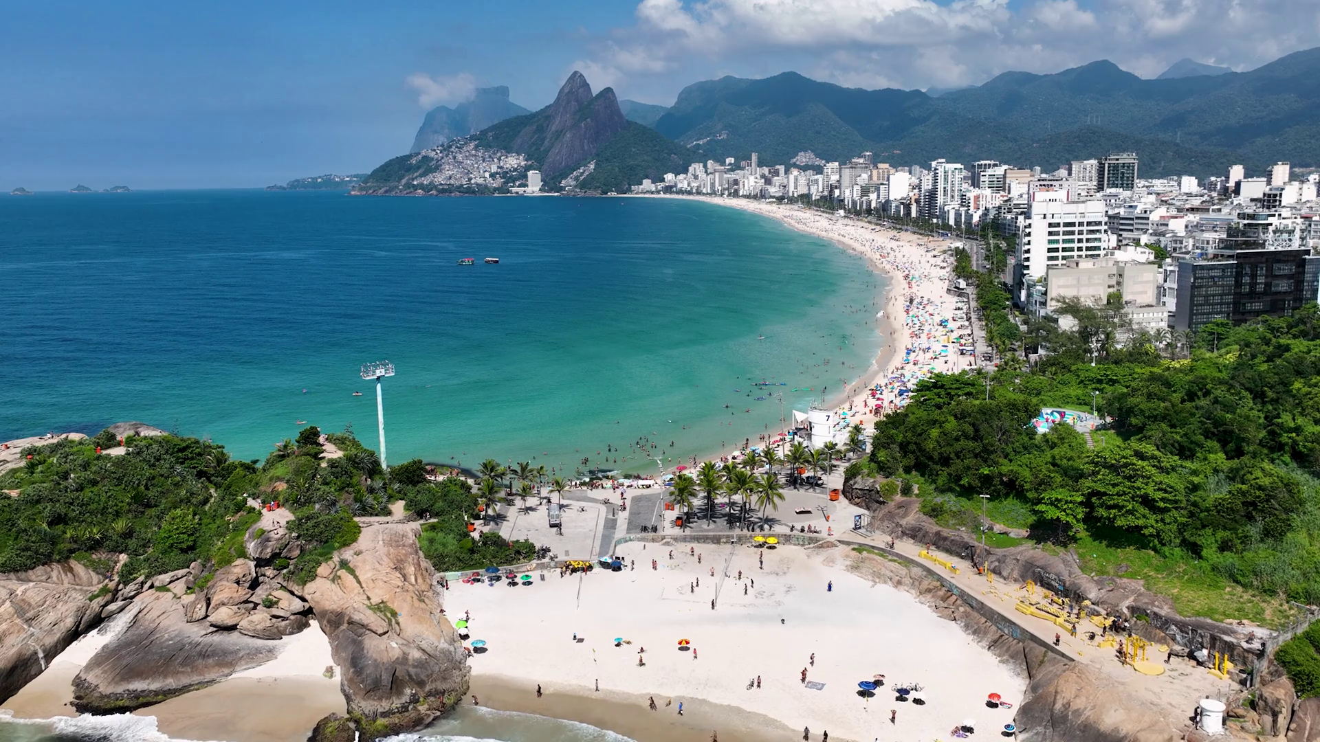 Arpoador Beach In Downtown Rio De Janeiro Stock Footage SBV-352217262 ...
