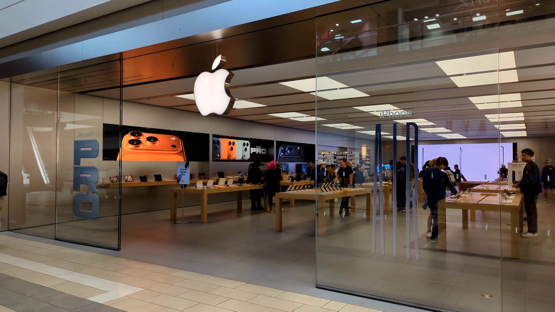 Apple Store With Customers Customers Stock Footage SBV-353170344 ...
