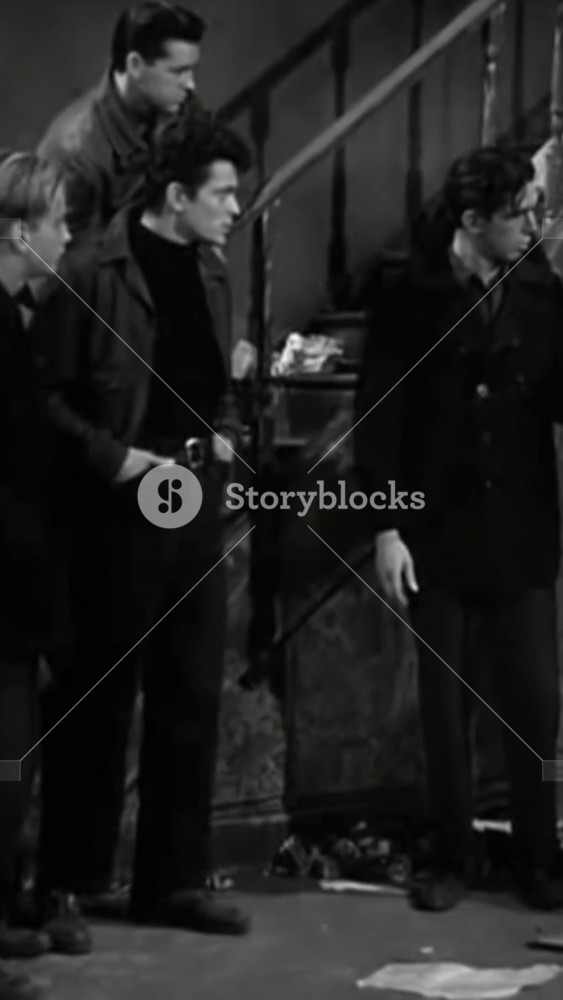 US - 1952 - in this film noir, some crooks want to tidy up some sawed-off wood but it's gone. They find it in a mates coat and take it back, also stealing his sausage and dividing it among them.