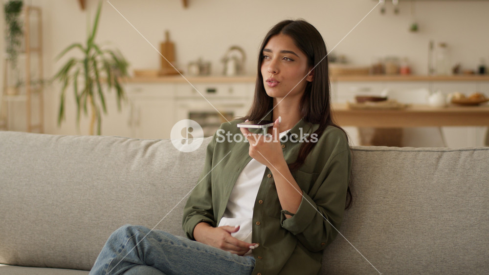 Muslim woman Arabian girl Islamic lady female talking mobile phone loudspeaker dictate talk speech speak to smartphone microphone call