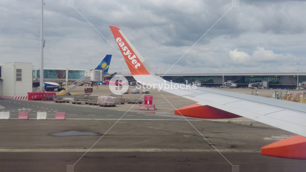 easyjet flight taxiing brussels airport zaventem wing airplanes parked near main building scene view aircraft operations air travel