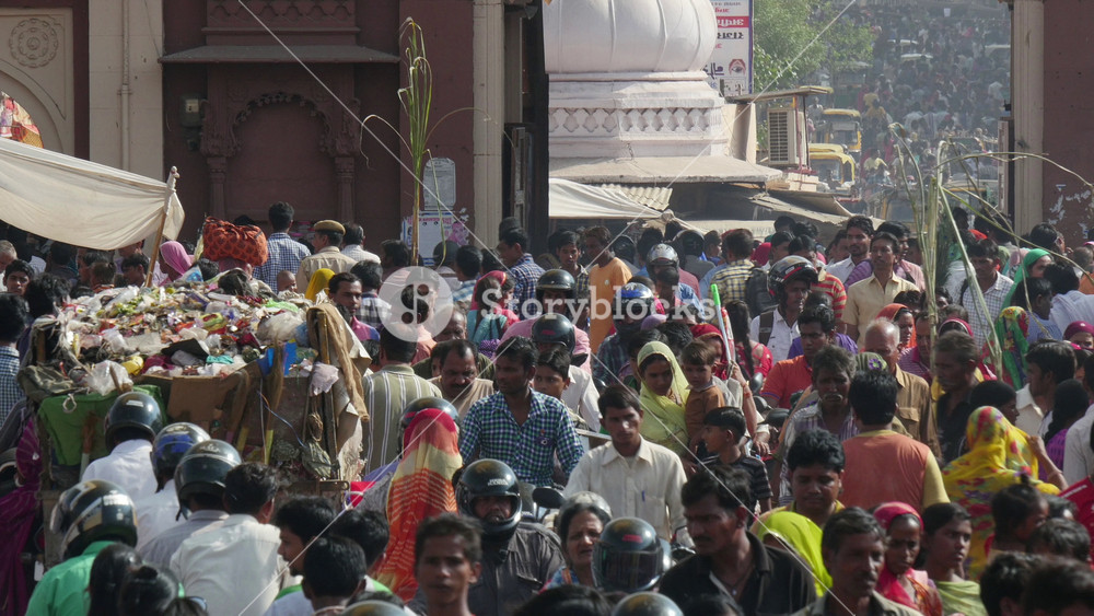 JODHPUR, INDIA OCTOBER 2014: Crowds of people shop for gifts in central Jodhpur market during the Diwali festival, one of the prime events on the Hindu calendar.